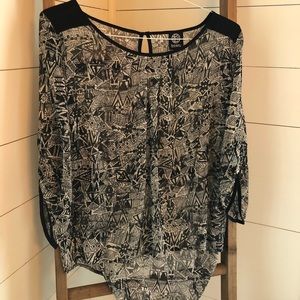 Bobeau flowy top